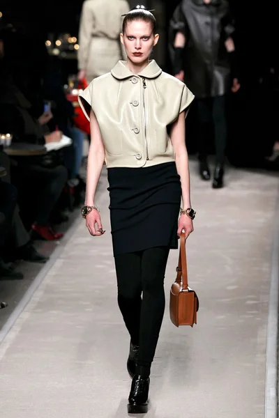 Look 3